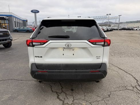 Used 2023 Toyota RAV4 XLE Premium image 6