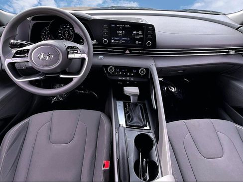 Used 2023 Hyundai Elantra SEL w/ Preferred Accessory Package image 14