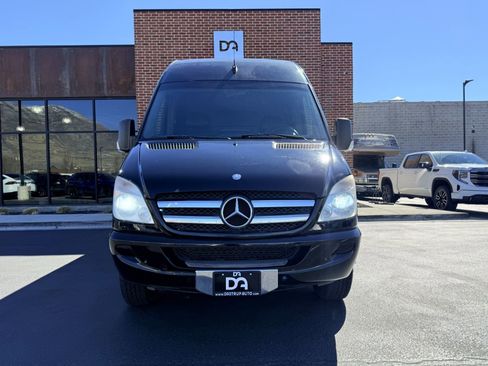 Used 2013 Mercedes-Benz Sprinter 2500 image 2