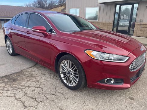 Used 2016 Ford Fusion SE w/ Equipment Group 202A image 2