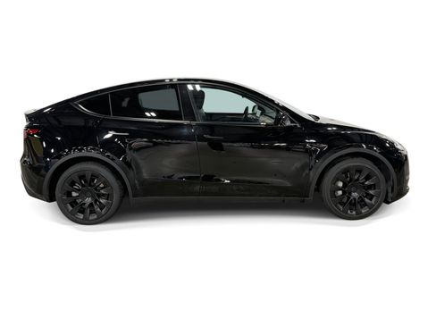 Certified 2022 Tesla Model Y Long Range AWD/4WD image 7