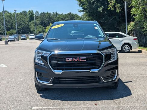 Used 2024 GMC Terrain SLE FWD image 8