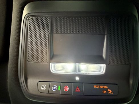 Used 2025 Chevrolet Equinox EV LT w/ Convenience Package II FWD image 16