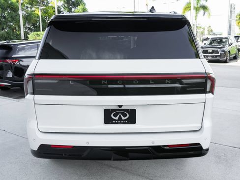 Used 2025 Lincoln Navigator L Black Label AWD/4WD image 9