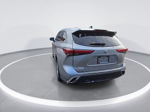 Used 2022 Toyota Highlander LE image 7