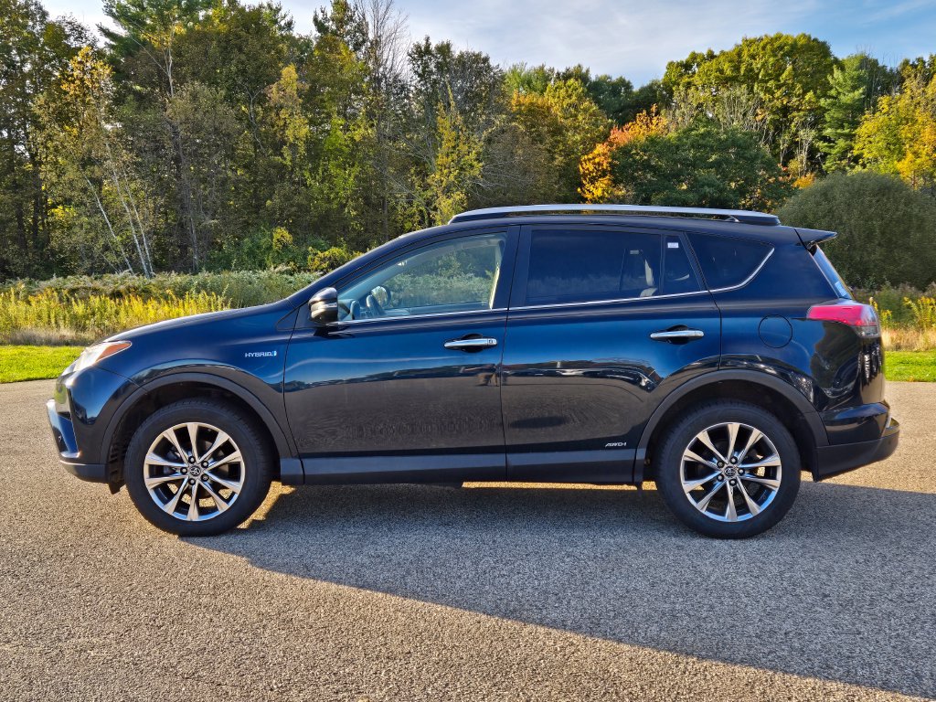 Used 2017 Toyota RAV4 Limited AWD/4WD image 2