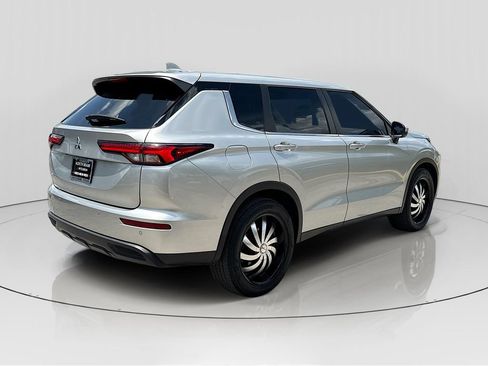Used 2024 Mitsubishi Outlander ES FWD image 7