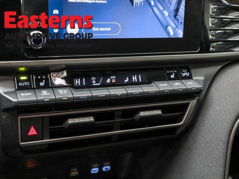 Used 2025 Toyota Camry LE w/ Convenience Package image 19