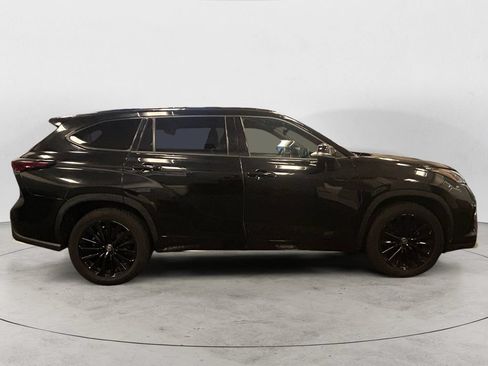 Used 2025 Toyota Highlander XSE AWD/4WD image 6