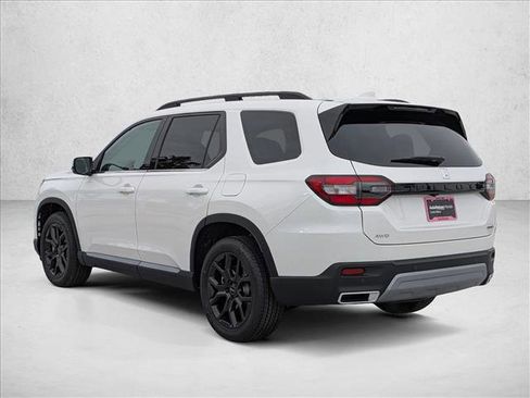 New 2025 Honda Pilot Touring image 9