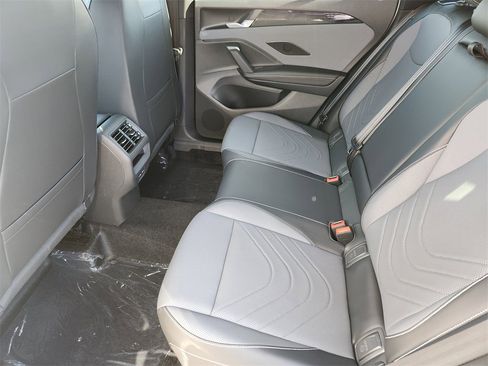 New 2026 Volkswagen Tiguan SE R-Line image 18