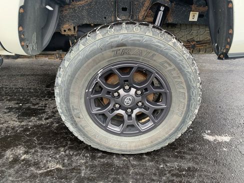 Used 2016 Toyota Tacoma SR image 11