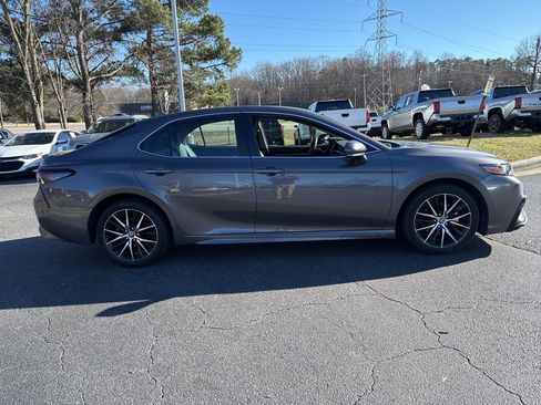 Used 2023 Toyota Camry SE image 6
