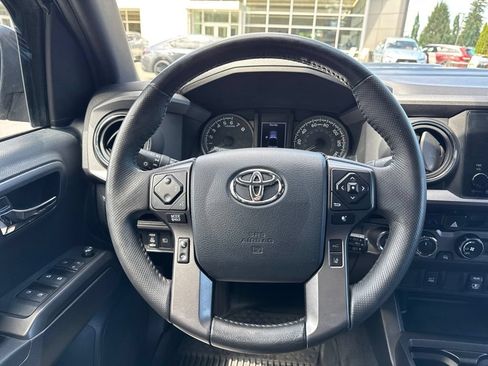 Used 2018 Toyota Tacoma TRD Sport AWD/4WD image 23