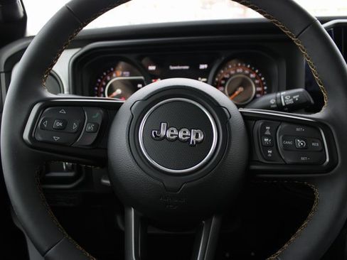 Used 2025 Jeep Gladiator Sport image 24