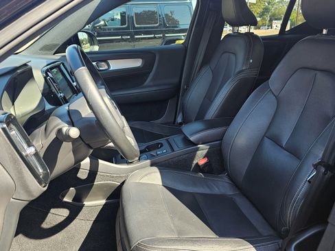 Used 2019 Volvo XC40 T5 Momentum image 26