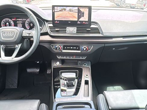 Used 2024 Audi Q5 2.0T Prestige w/ Prestige Package image 17