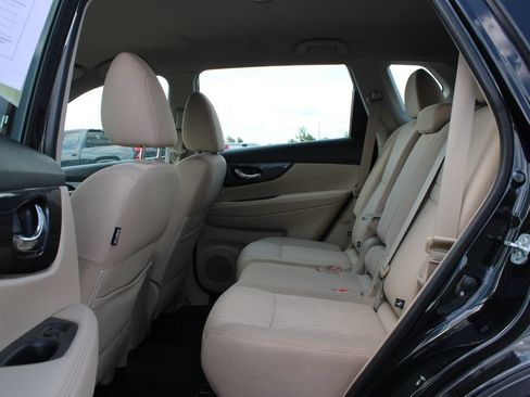 Used 2017 Nissan Rogue S FWD image 23