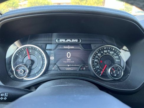 Used 2025 RAM 1500 Laramie AWD/4WD image 9