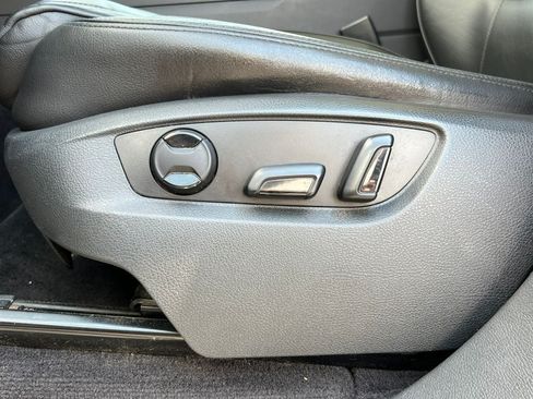 Used 2012 Volkswagen Touareg TDI AWD/4WD image 14