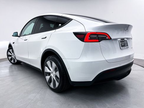 Used 2021 Tesla Model Y Long Range image 2