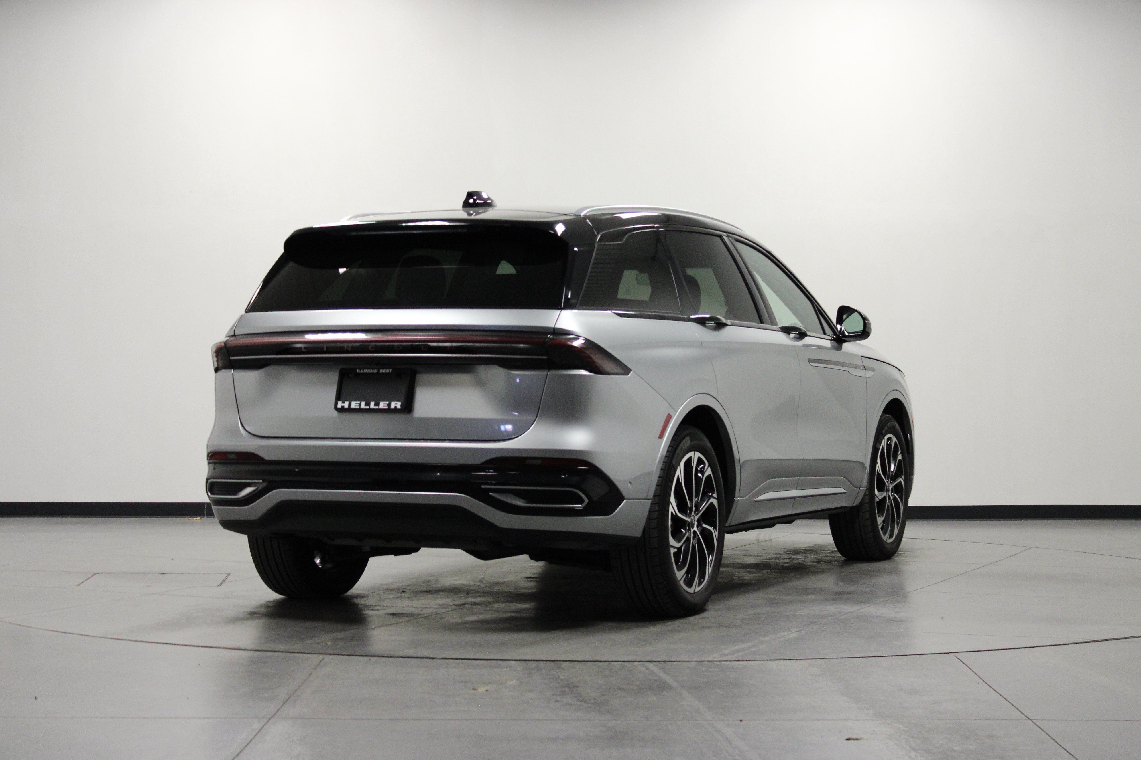 Used 2024 Lincoln Nautilus Reserve AWD/4WD image 4