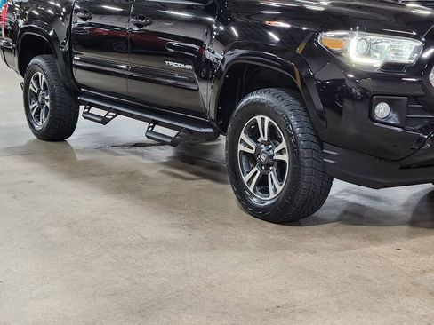 Used 2016 Toyota Tacoma TRD Sport w/ Towing Package RWD image 16