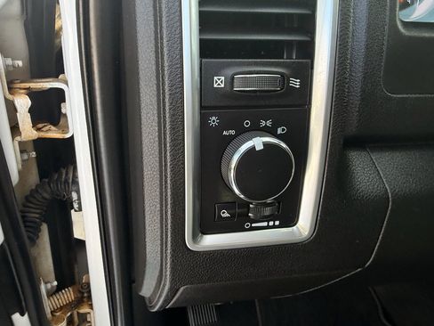 Used 2021 RAM 1500 Classic SLT image 12