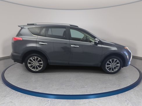 Used 2018 Toyota RAV4 Limited FWD image 4