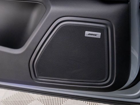 Used 2022 Porsche Macan S w/ Premium Package image 19