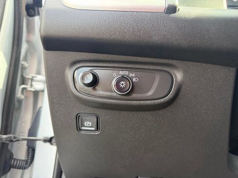 Used 2021 GMC Terrain SLE w/ Elevation Edition FWD image 16