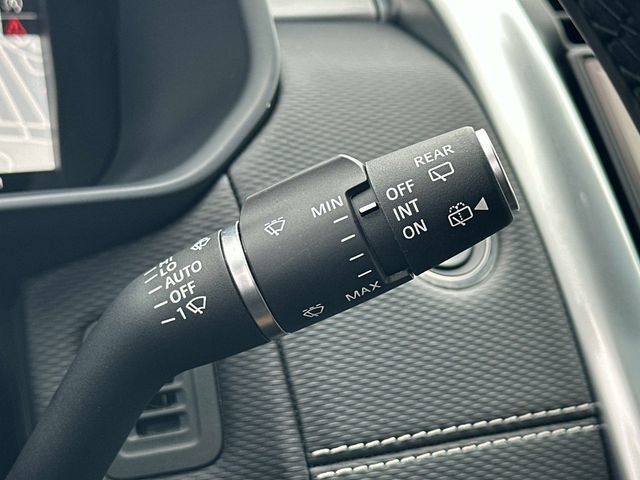 Used 2025 Land Rover Discovery Dynamic SE AWD/4WD image 11