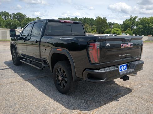 Used 2024 GMC Sierra 2500 AT4 w/ AT4 Preferred Package AWD/4WD image 5