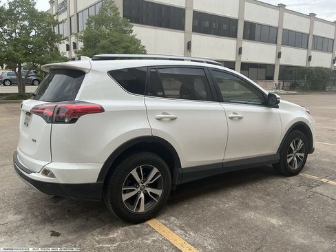 Used 2018 Toyota RAV4 XLE FWD image 6