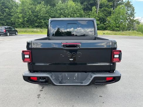 Used 2021 Jeep Gladiator Overland AWD/4WD image 4