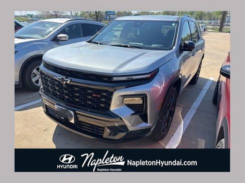 Used 2025 Chevrolet Traverse RS image 1