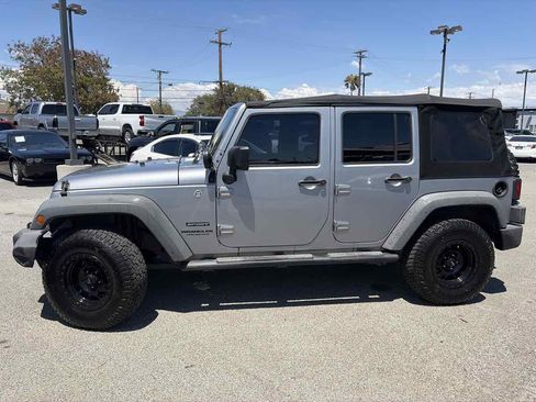 Used 2014 Jeep Wrangler Unlimited Sport w/ Connectivity Group AWD/4WD image 2