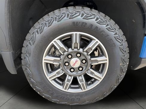 Used 2024 GMC Sierra 1500 AT4 w/ AT4 Premium Package AWD/4WD image 10