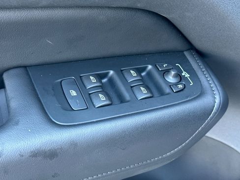 Used 2025 Volvo XC60 B5 Core image 13