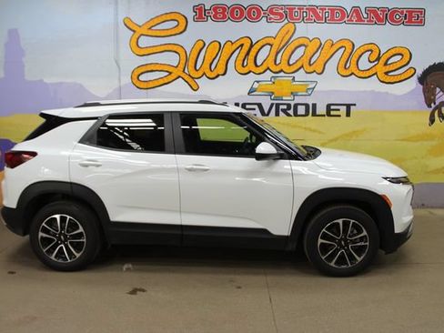 Used 2025 Chevrolet TrailBlazer LT FWD image 1