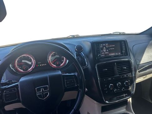 Used 2019 Dodge Grand Caravan SXT image 10