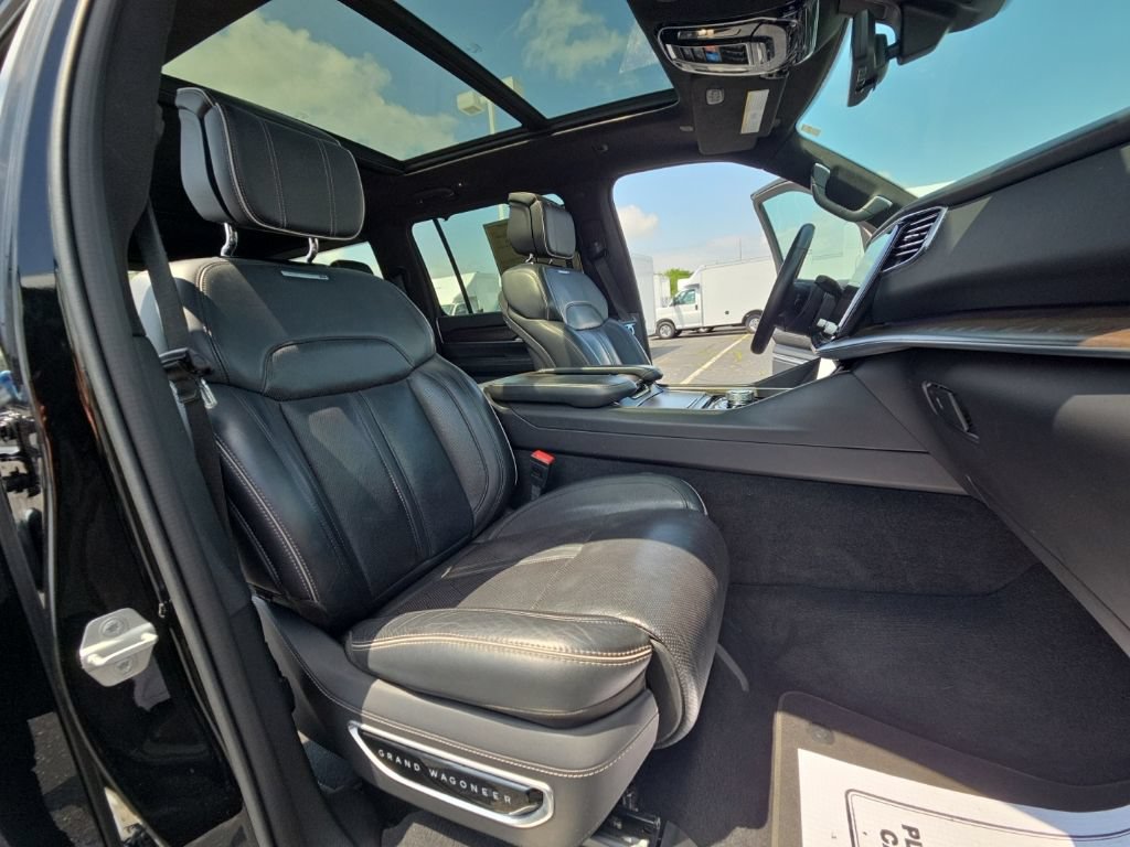 Used 2023 Jeep Grand Wagoneer Series II AWD/4WD image 38