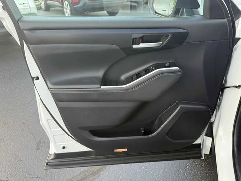 Used 2026 Toyota Highlander XLE AWD/4WD image 14