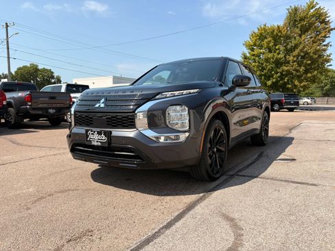 Used 2024 Mitsubishi Outlander SE Black Edition AWD/4WD image 4