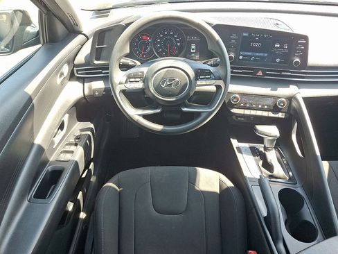 Used 2022 Hyundai Elantra SEL image 13