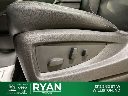 Used 2017 GMC Yukon XL SLT image 30