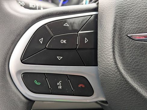 Used 2023 Chrysler Pacifica Limited FWD image 18