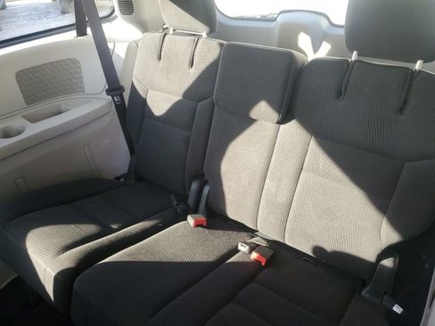 Used 2018 Dodge Grand Caravan SE w/ UConnect Hands-Free Group image 25