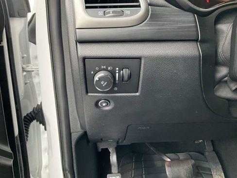 Used 2020 Jeep Grand Cherokee Altitude AWD/4WD image 17