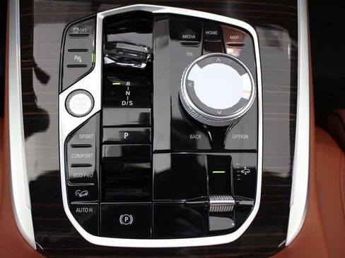Used 2025 BMW X7 M60i AWD/4WD image 30